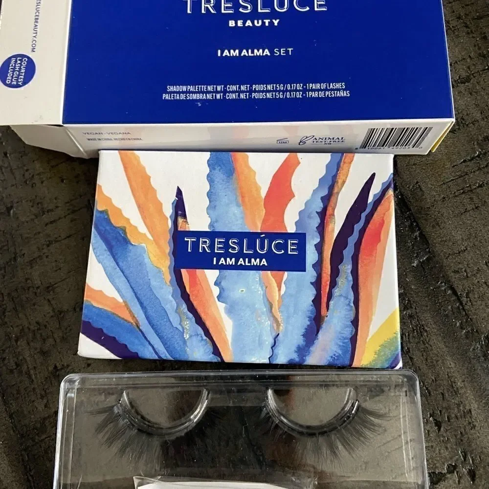 NWT tresluce eyeshadow palette and faux lashes